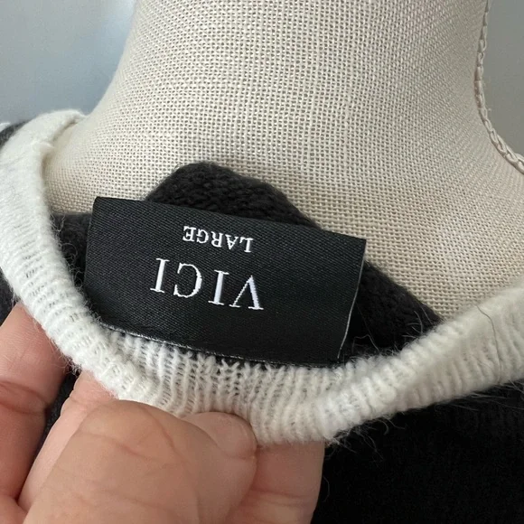 Black and White V-Neck Women's Sweater - Picture 3 of 3